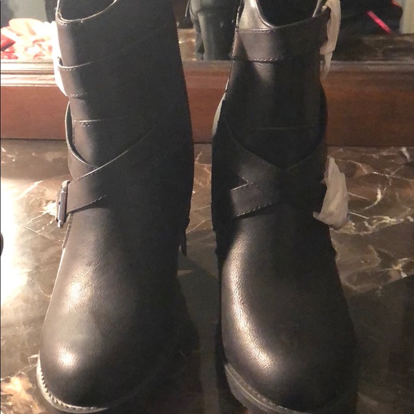 Short boots - Picture 1 of 4